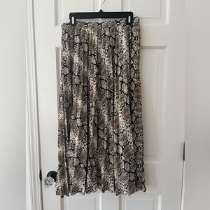 Banana Republic Midi Pleated Skirt - Size 6